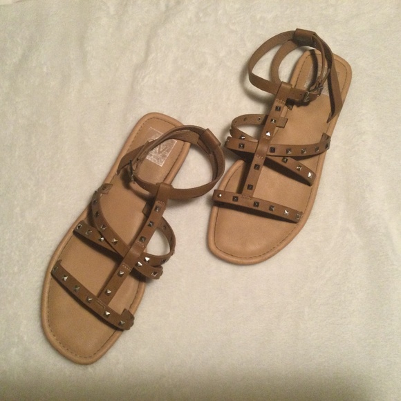 Cute Sandals by DV  women’s size 8 - Picture 1 of 5